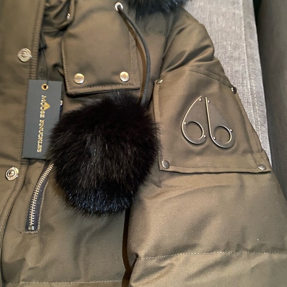 🆕🛍Moose Knuckles Women’s Jacket 🧥 Comes with hanger and protective bag. - Picture 6 of 14